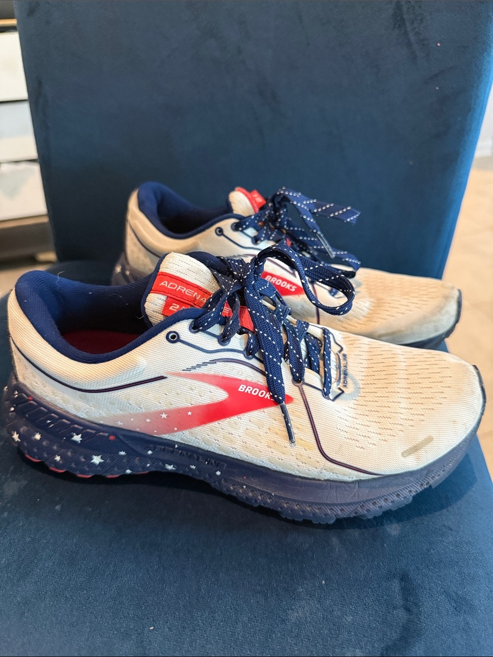 Brooks Run USA Adrenaline GTS21 Patriotic 7.5